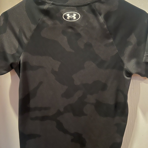Under Armour t shirt size medium - Picture 3 of 3